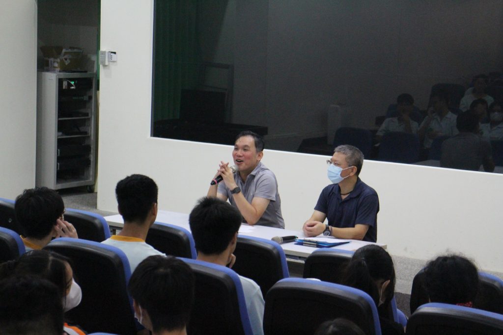 1121006校長與學生有約代表照片