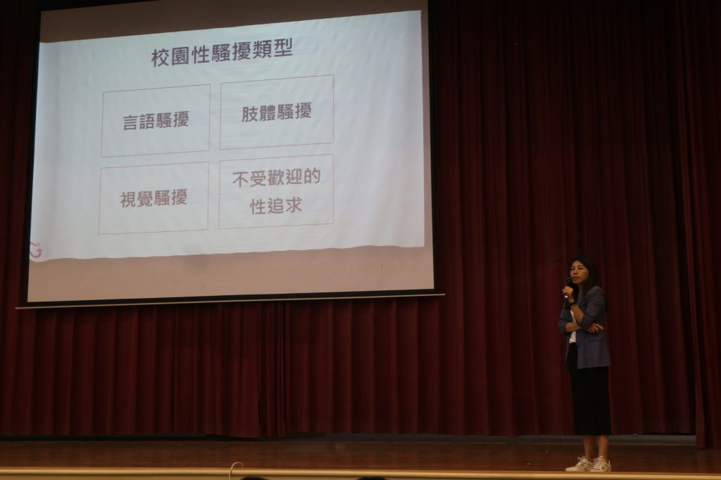 1121101性平講座代表照片