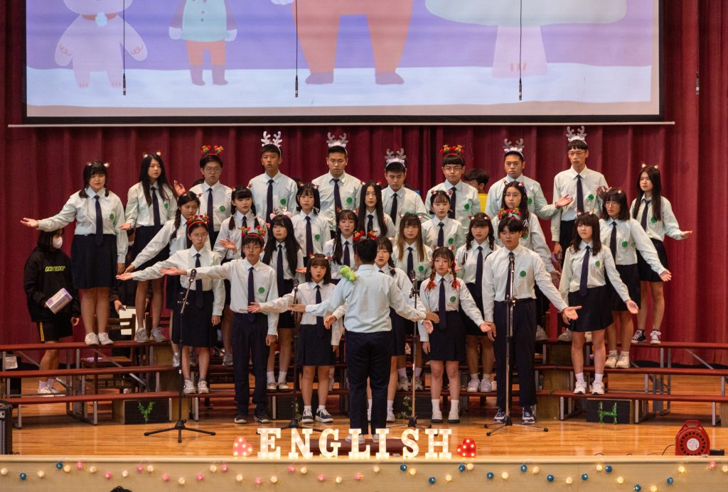 1121220高二英文合唱比賽代表照片